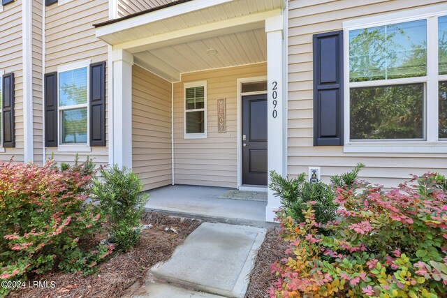 property entrance featuring covered porch