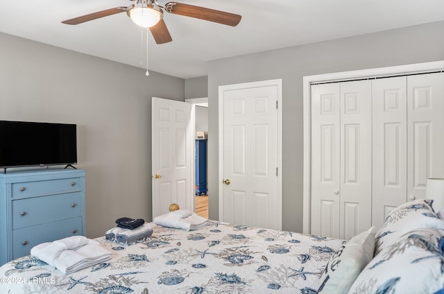 bedroom with a ceiling fan and a closet