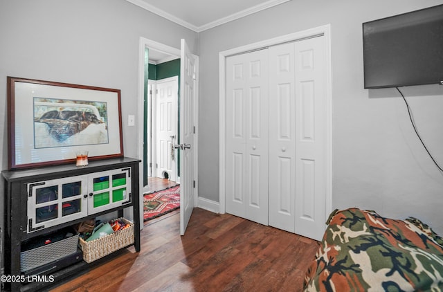 1508 London Ave, Port Royal, SC 29935 - bedroom featuring wood finished floors, crown molding, and a closet