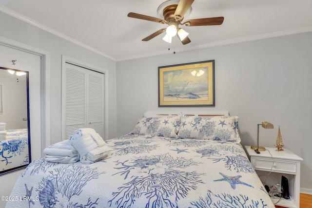 bedroom with ornamental molding, a closet, and ceiling fan