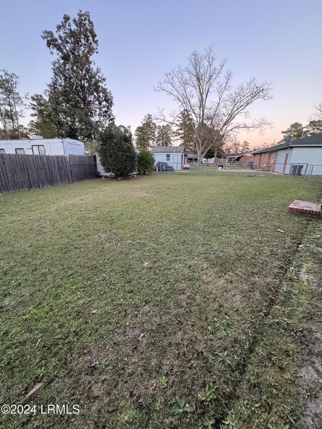 view of yard at dusk