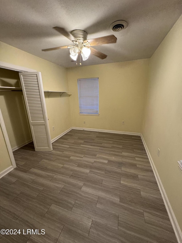 unfurnished bedroom with ceiling fan, a closet, and a textured ceiling