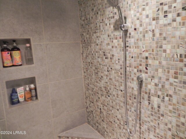 bathroom featuring tiled shower