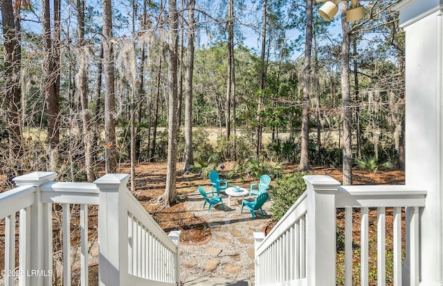 view of yard featuring an outdoor fire pit