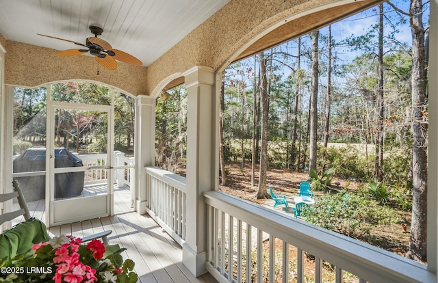 sunroom / solarium featuring lofted ceiling and ceiling fan