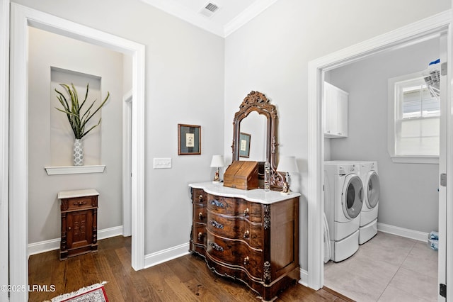 2712 Bluestem Dr, Beaufort, SC 29902 - laundry area with washing machine and dryer, baseboards, visible vents, and cabinet space