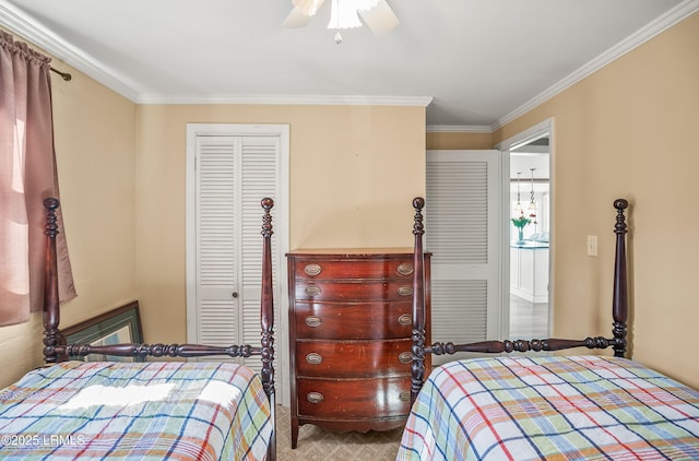 bedroom with light carpet, crown molding, a closet, and ceiling fan