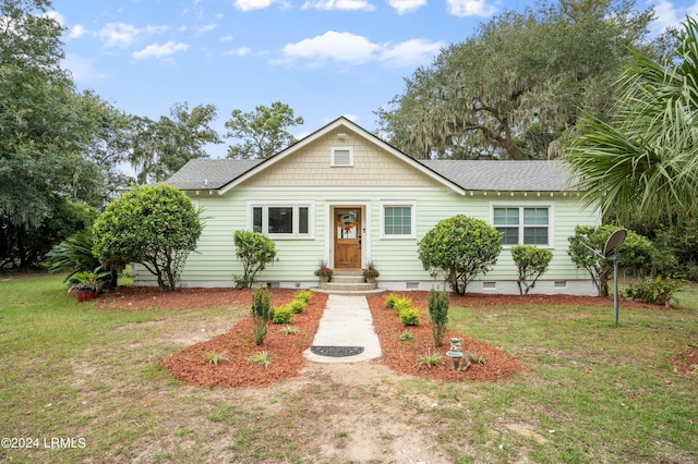 single story home featuring a front lawn