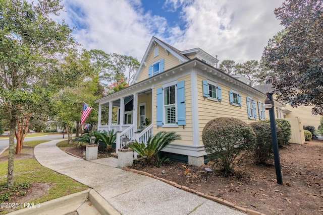 view of front of house featuring a porch