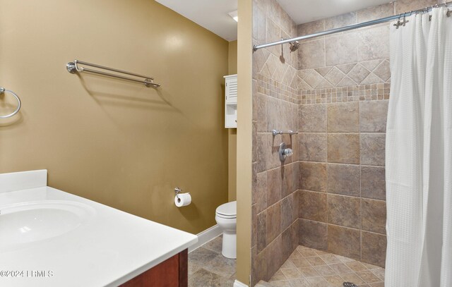 bathroom with vanity, toilet, and a shower with shower curtain