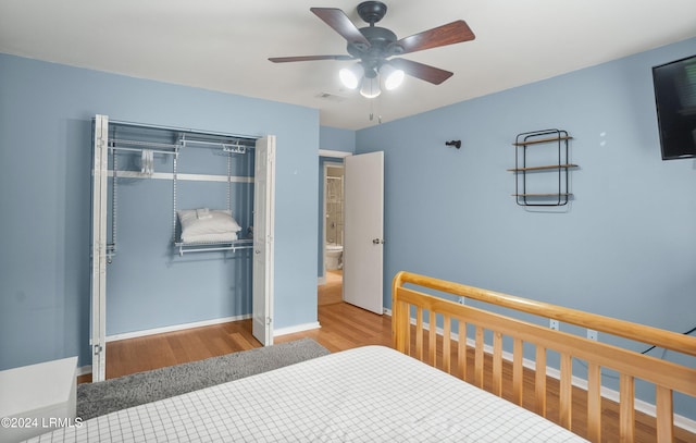 bedroom featuring light hardwood / wood-style flooring, ceiling fan, and a closet