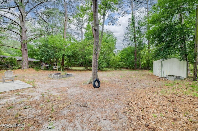 view of yard featuring a storage unit and an outdoor structure