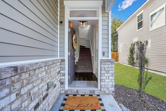 entrance to property featuring a yard