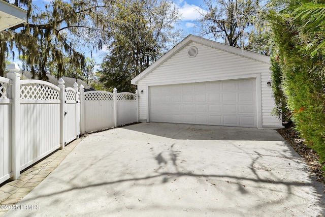 39 Barrington Ave, Bluffton, SC 29910 - detached garage featuring a gate and fence