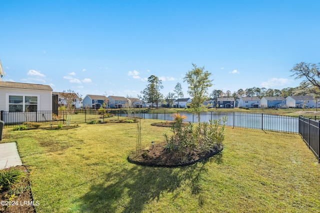 view of yard featuring a water view