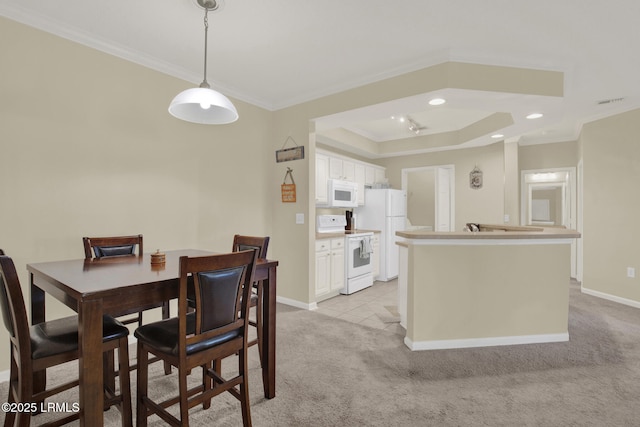 dining area featuring light carpet, ornamental molding, and baseboards