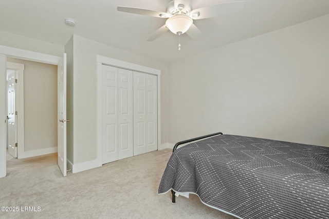 bedroom featuring baseboards, ceiling fan, a closet, and carpet flooring