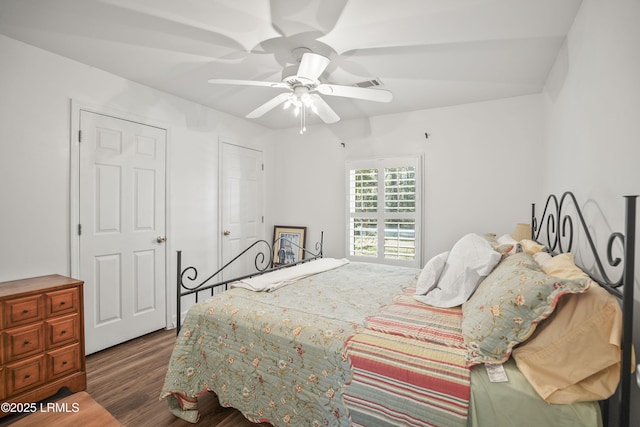 bedroom with dark wood-type flooring and ceiling fan