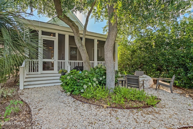 7 Canton Row, Beaufort, SC 29906 - view of front of house featuring a sunroom and stucco siding