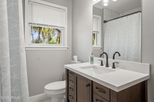 702 Center Dr W, Beaufort, SC 29902 - bathroom featuring toilet, vanity, curtained shower, and baseboards