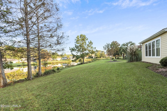 view of yard featuring a water view