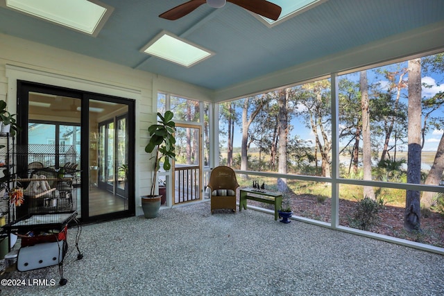 sunroom featuring a healthy amount of sunlight and ceiling fan