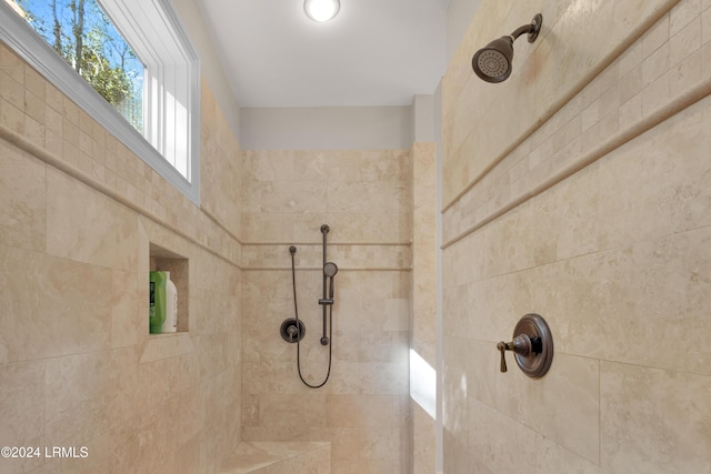 bathroom featuring tiled shower