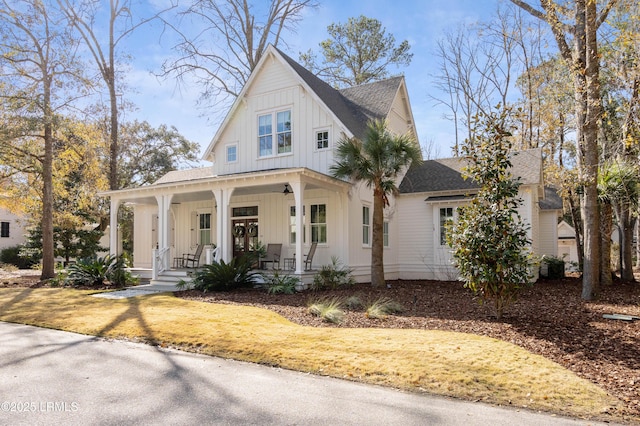 view of front of house featuring a porch