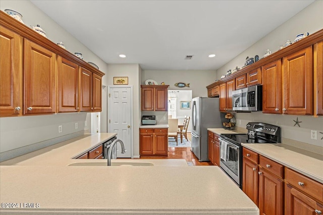 21 Woods Bay Rd, Bluffton, SC 29910 - kitchen featuring appliances with stainless steel finishes, light countertops, recessed lighting, a sink, and a peninsula