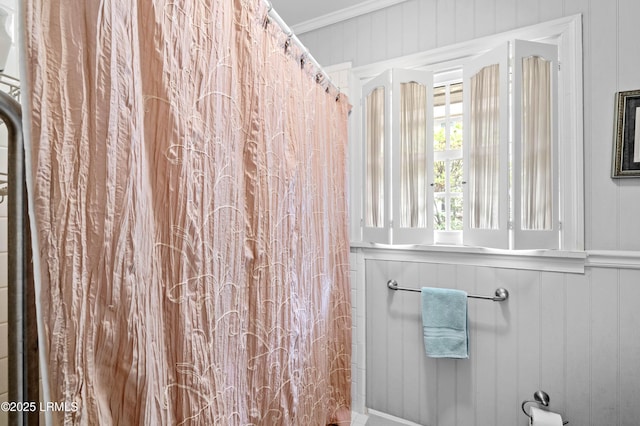 117 Elliott St, Beaufort, SC 29902 - bathroom featuring ornamental molding
