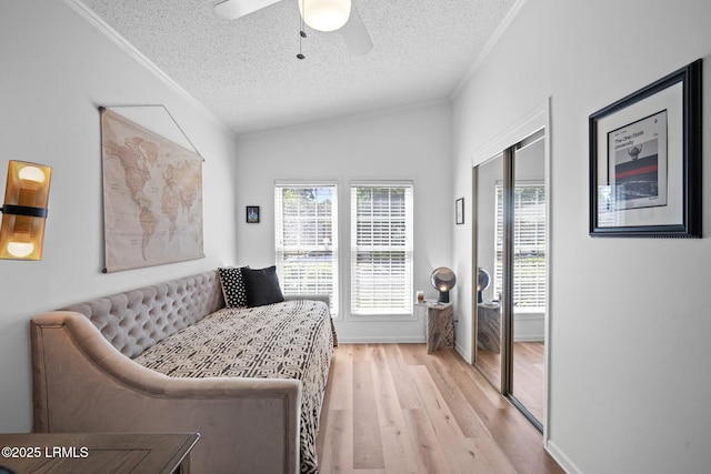3 Stono Ct, Beaufort, SC 29902 - living area featuring a textured ceiling, vaulted ceiling, light wood-style flooring, a ceiling fan, and ornamental molding