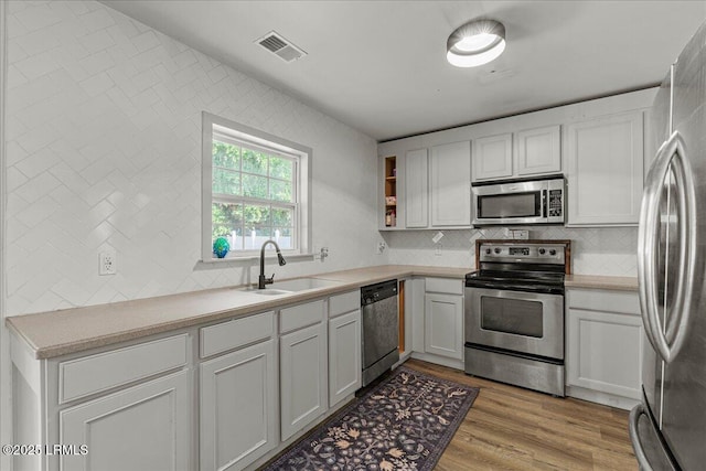 20 Pennyroyal Way, Beaufort, SC 29906 - kitchen with appliances with stainless steel finishes, tasteful backsplash, light wood finished floors, and light countertops