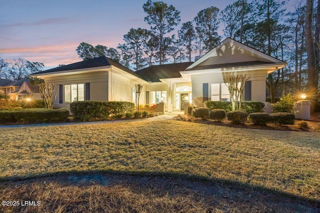 view of front of house featuring a yard