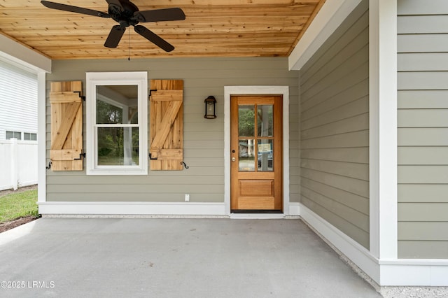 entrance to property with ceiling fan