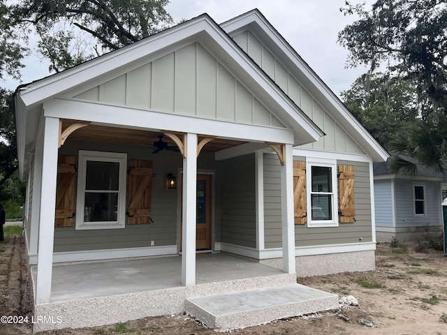 view of front of home featuring covered porch and ceiling fan