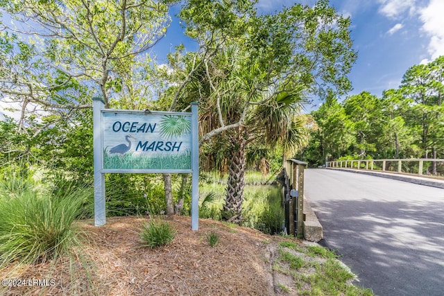 view of community / neighborhood sign