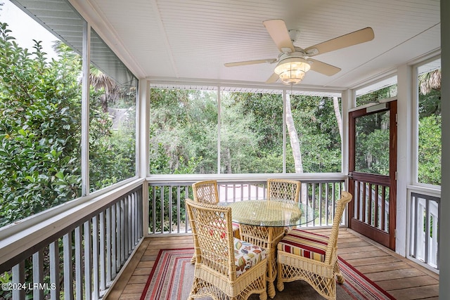 sunroom / solarium with ceiling fan