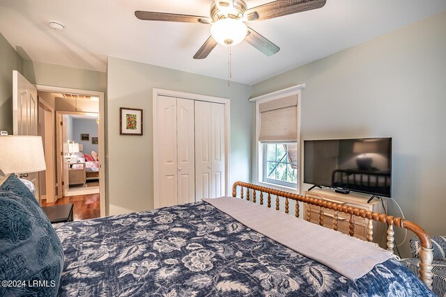 bedroom featuring ceiling fan and a closet