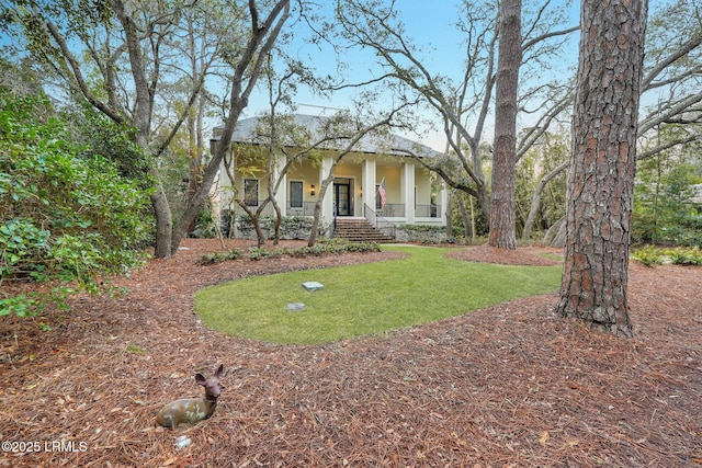 view of front of property featuring covered porch and a front lawn