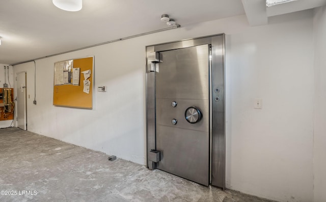 bathroom featuring concrete flooring