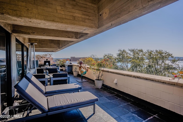 view of patio / terrace featuring an outdoor living space with a fireplace