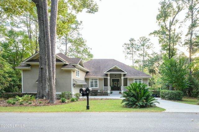 view of front facade with a front yard