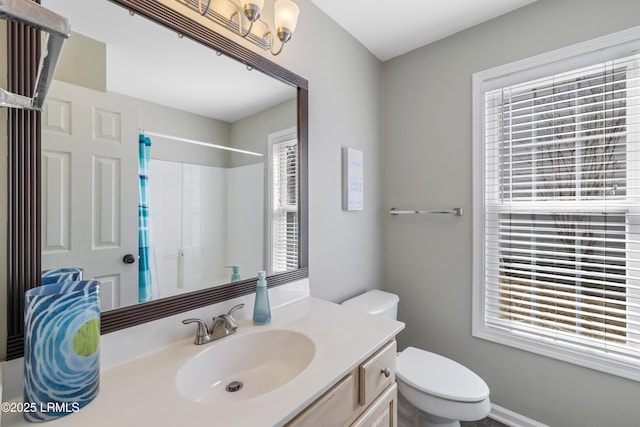 full bath with a shower with curtain, vanity, and toilet