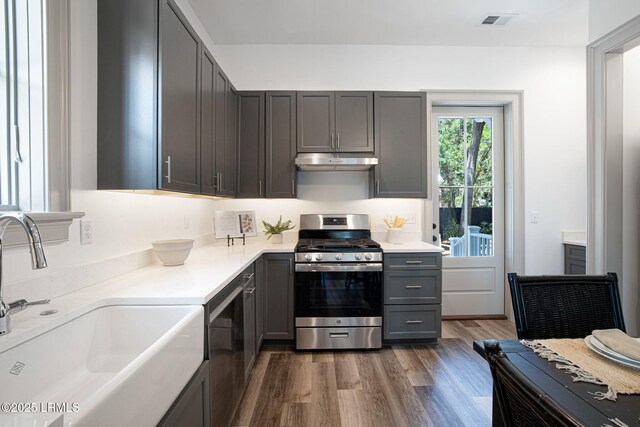 1411 Duke St, Beaufort, SC 29902 - kitchen featuring stainless steel appliances, dark wood-style flooring, light countertops, and under cabinet range hood