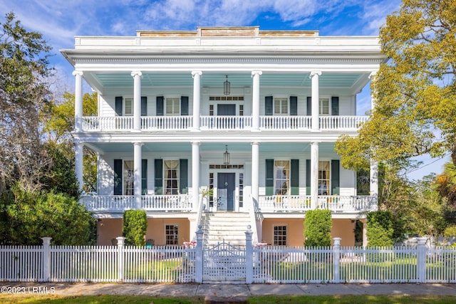 view of front of house featuring covered porch