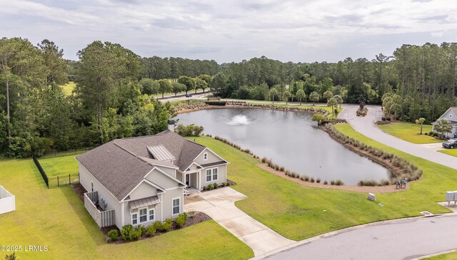 135 Danbridge Ct, Bluffton, SC 29910 - aerial view of property and surrounding area featuring a large body of water and a forest