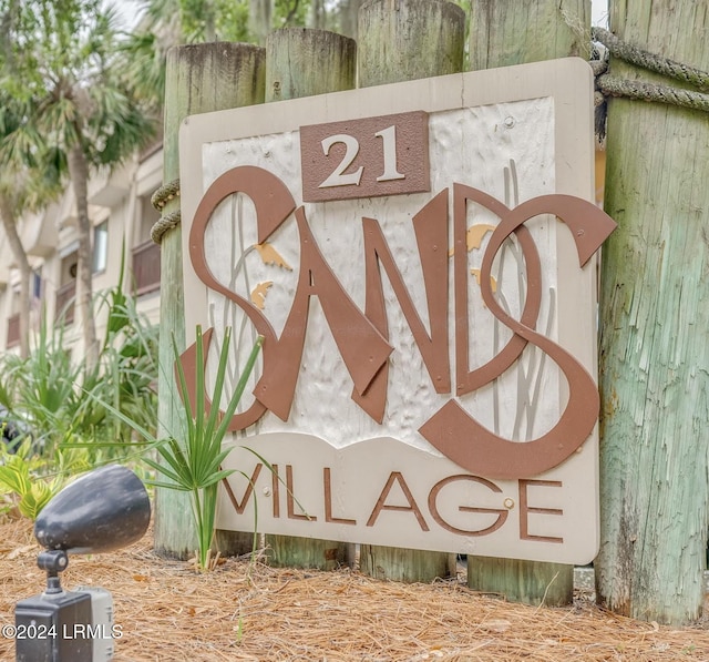 view of community / neighborhood sign