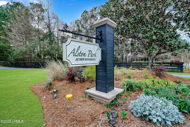 community sign with a lawn