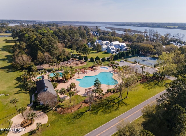12 Sheffield Ct, Beaufort, SC 29907 - bird's eye view of a pool area and a nearby body of water