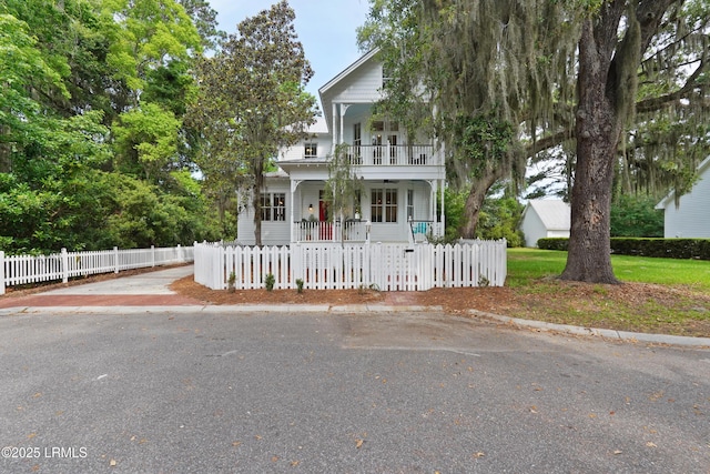 12 Sheffield Ct, Beaufort, SC 29907 - view of front of property featuring a porch, a fenced front yard, and a balcony